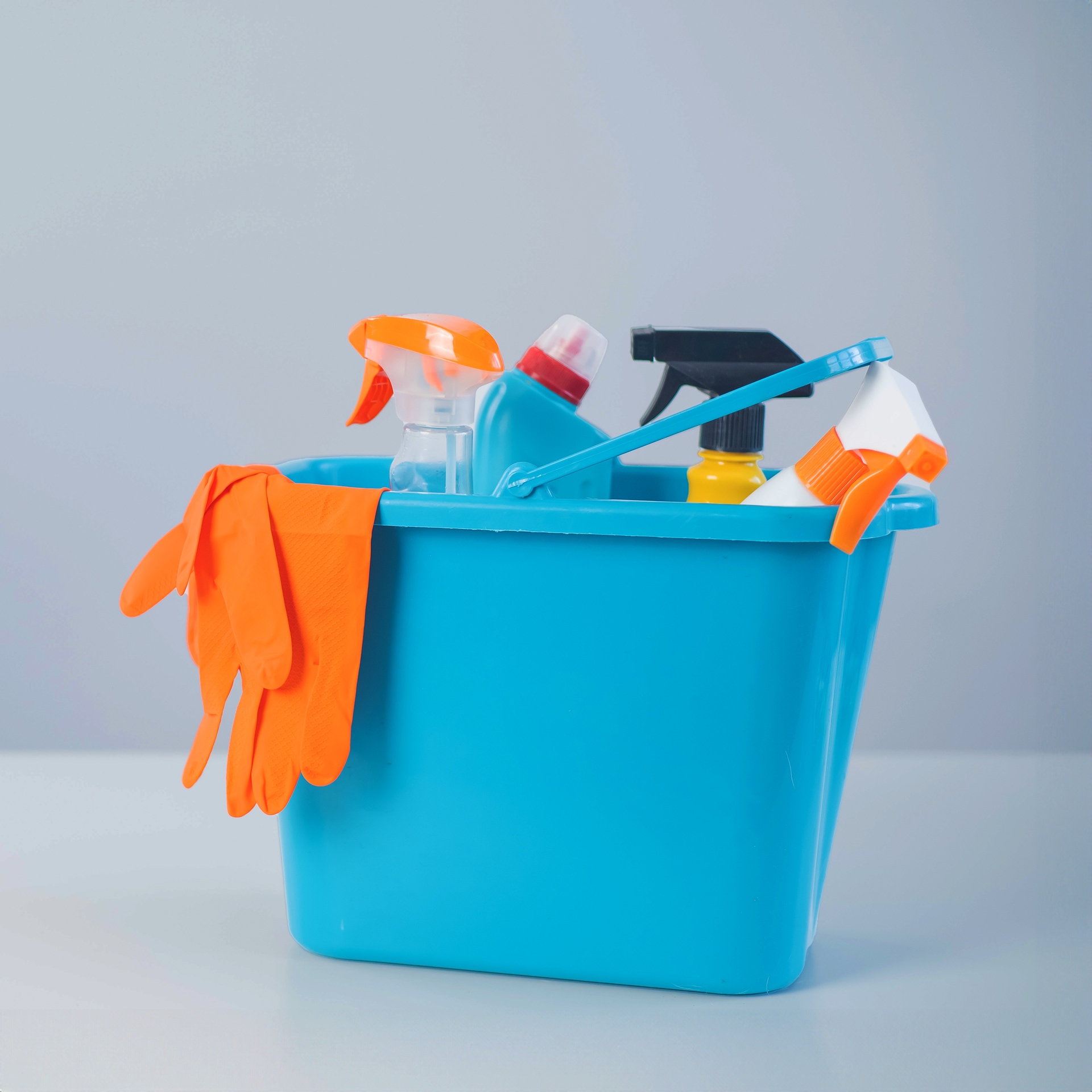 Photo of a bucket of car wash supplies in a Valet-blue bucket